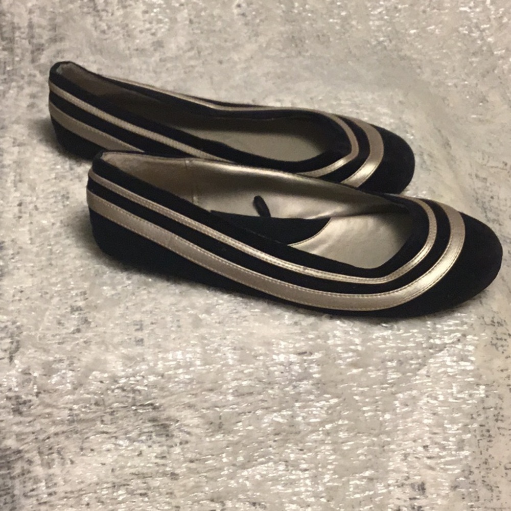 Capelli of New York Black and Gold Flats with Striped Design - Picture 2 of 4